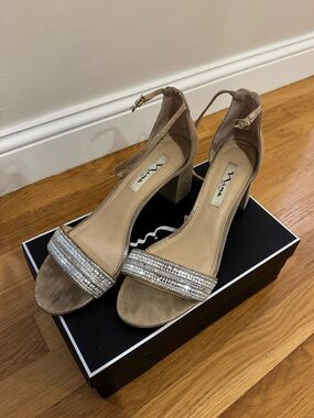 Nina Elenora Sandal Metallic Gold Block Heel Sandals with Crystal Straps 9.5
